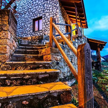 Korfes 招待所 塞尼梅西奇卡罗