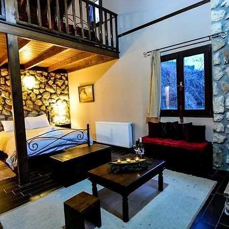 招待所 Korfes 塞尼梅西奇卡罗